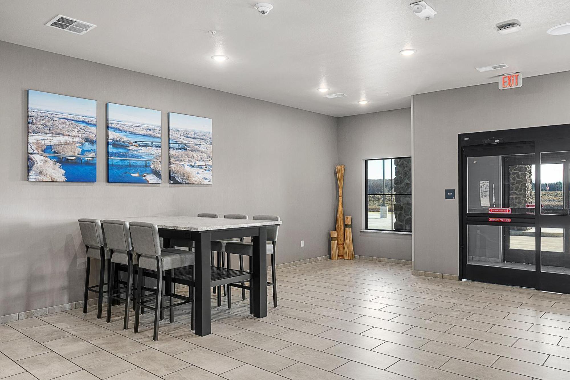 Hotel Riverstone By Cobblestone - Chippewa Falls